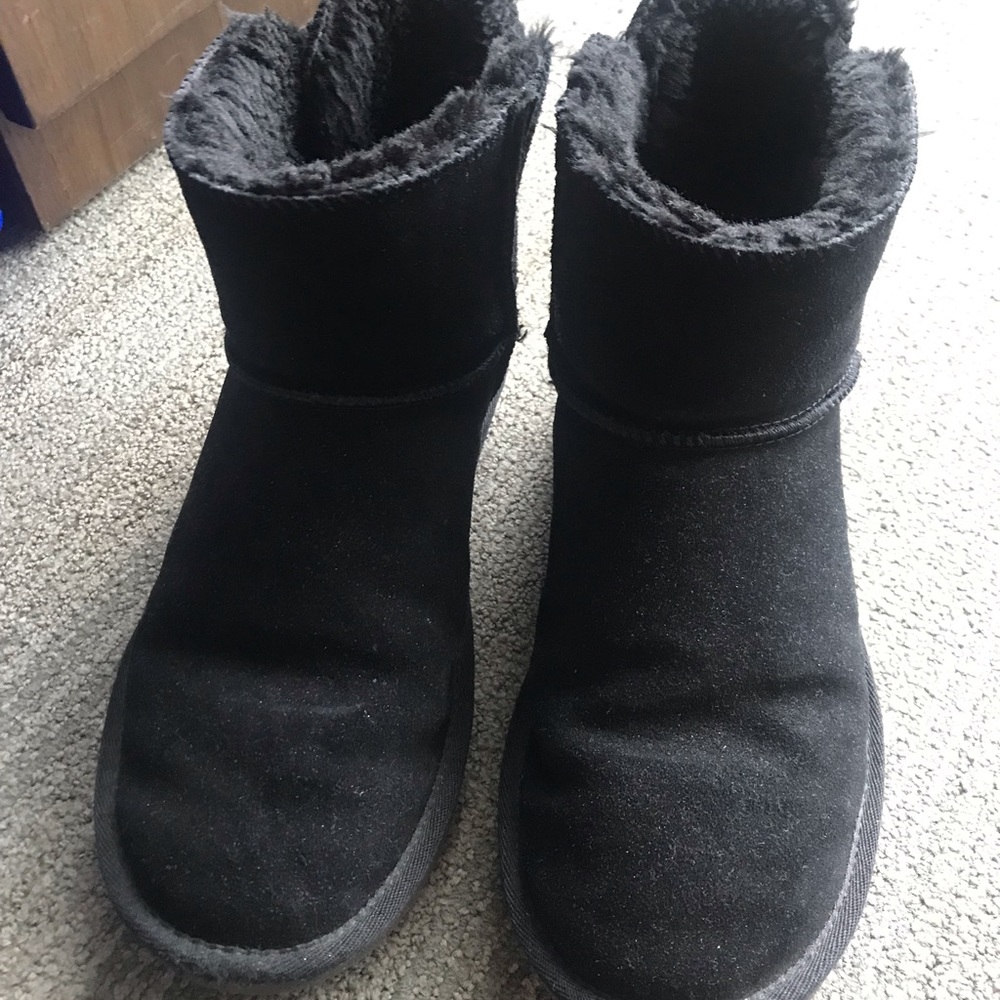 Black Ugg!gently used ankle boots